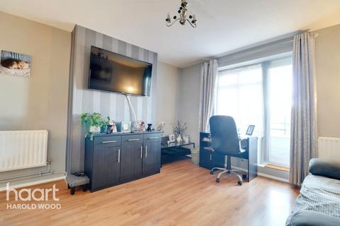 3, Denbigh House Kingsbridge Circus, Romford, RM3 8NP