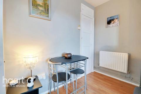 3, Denbigh House Kingsbridge Circus, Romford, RM3 8NP
