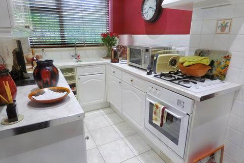 2 bedroom bungalow for sale, Albury Place, Whickham, Newcastle upon Tyne, Tyne and wear, NE16 5SE