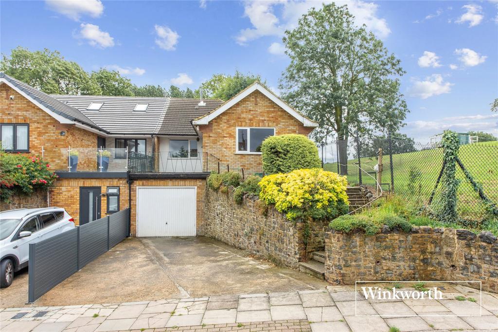 Potters Lane, New EN5 3 bed bungalow for sale £650,000