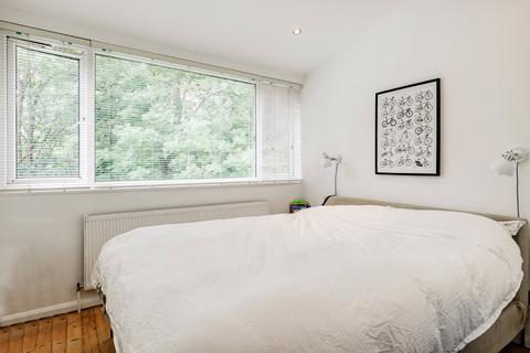 19 Shepherds Close, London, N6 5AG