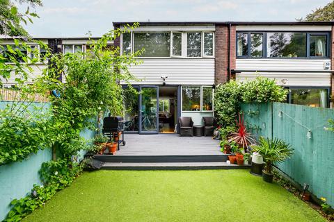 19 Shepherds Close, London, N6 5AG
