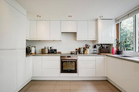 19 Shepherds Close, London, N6 5AG