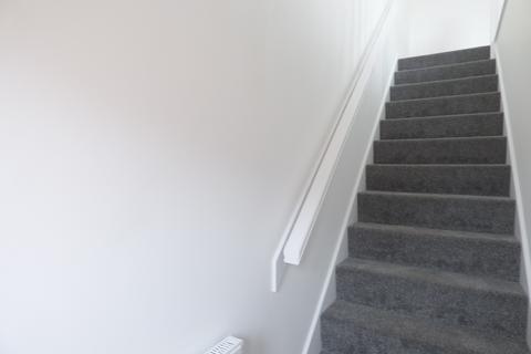 2 bedroom flat to rent, Little Highwood Way, Brentwood, CM14