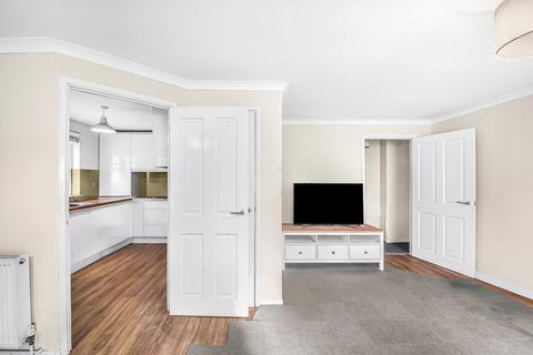 3 bedroom flat to rent, Friars Mead, Manchester Road, London
