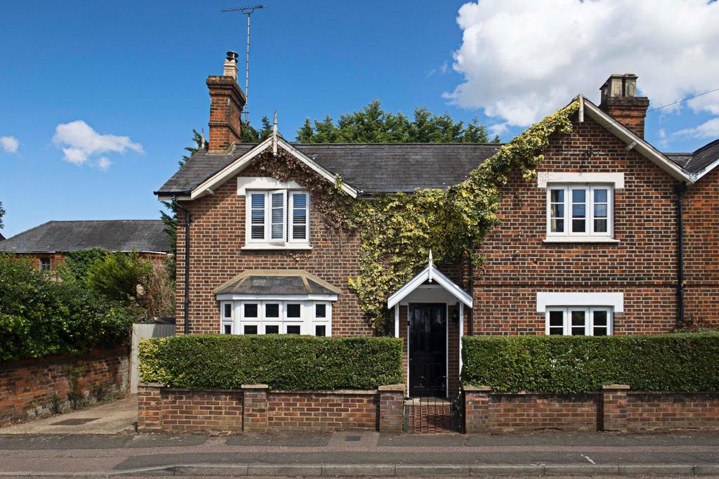 Orchard Road, Stevenage, Hertfordshire, SG1 3 bed semidetached house