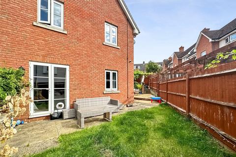 3 Monks Well, Greenhithe, DA9 9GR