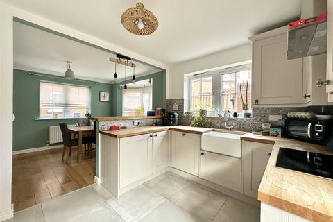 3 Monks Well, Greenhithe, DA9 9GR