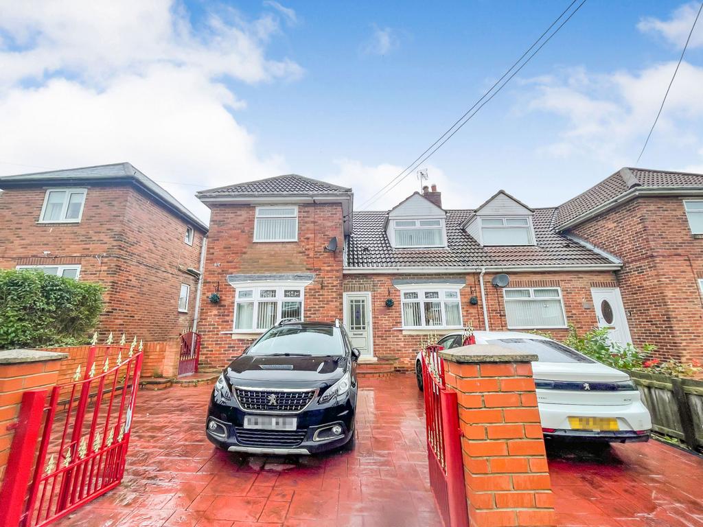 Toft Crescent, Murton, Seaham, Durham, SR7 9EA 3 bed semidetached house for sale £155,000