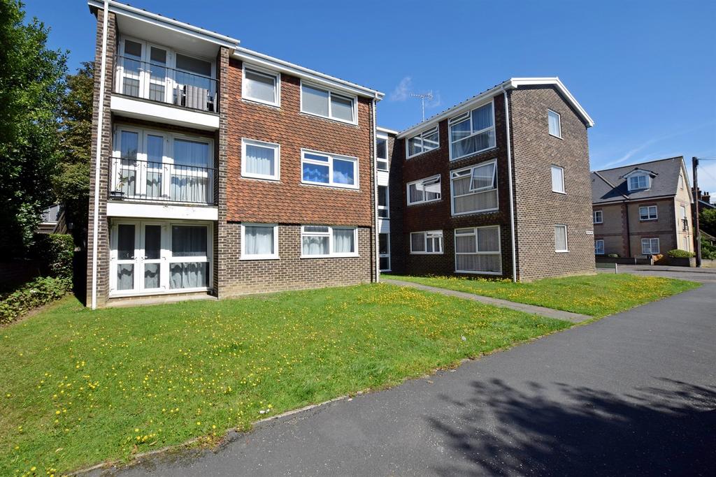 Oakwood Court, Victoria Drive, Bognor Regis, PO21 1 bed flat to rent