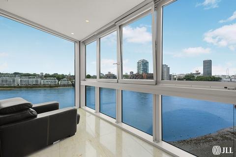 3 bedroom apartment to rent, St George Wharf London SW8