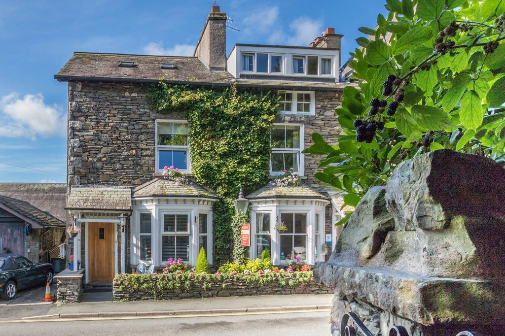 Willow Cottage, Biskey Howe Road, Bowness on Windermere 4 bed end of