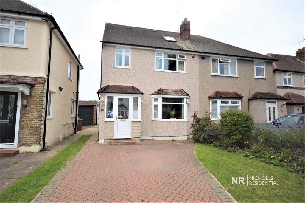 West Ewell KT19 3 bed semidetached house for sale £565,000