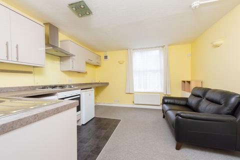 1 bedroom flat to rent, Southampton Street, North Camp, GU14