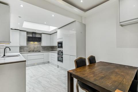 4 bedroom end of terrace house to rent, Abdale Road, London