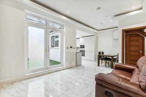 4 bedroom end of terrace house to rent, Abdale Road, London