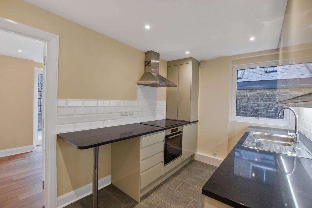 St Helen's Gardens, Ladbroke Grove W10 Studio to rent £1,560 pcm (£