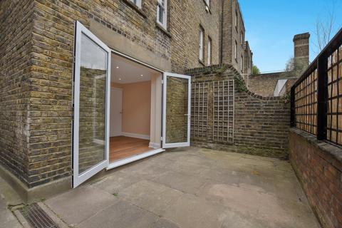 Studio to rent, St Helen's Gardens, Ladbroke Grove W10