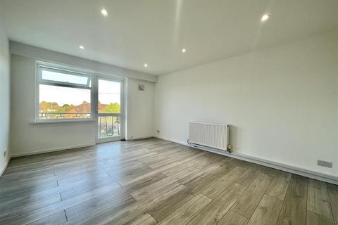 2 bedroom apartment to rent, Rydal Way, Ruislip, HA4