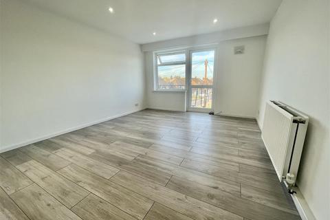 2 bedroom apartment to rent, Rydal Way, Ruislip, HA4