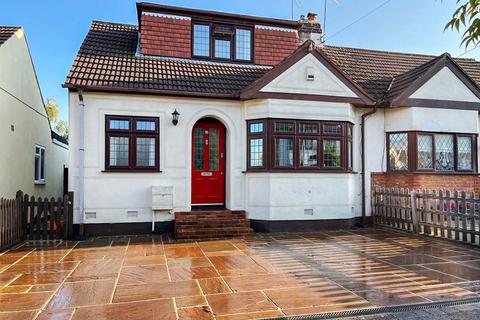 3 bedroom bungalow for sale - Percival Road, Hornchurch, RM11