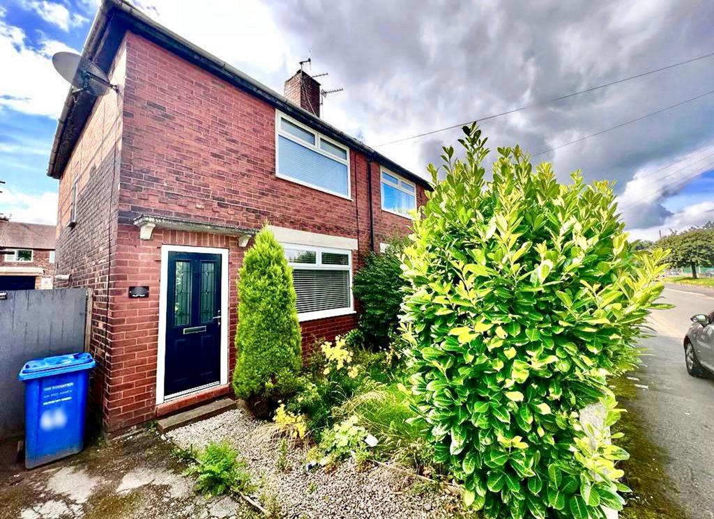 Agecroft Road, Swinton, M27 2 bed semidetached house £180,000