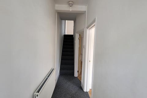 3 bedroom terraced house to rent, Coigne Terrace, Barry