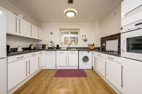 2 bedroom flat for sale - Heyeswood, Haydock, St Helens, WA11