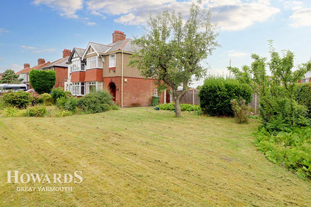 Beatty Road, Great Yarmouth 3 bed semidetached house for sale £240,000