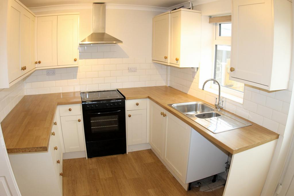 Maple Grove, Firdale Park, Northwich, CW8 2 bed terraced house £800