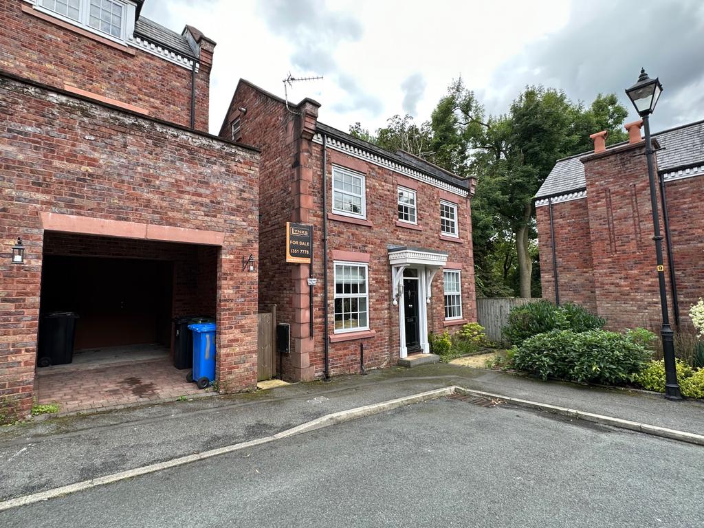 Gower Hey Gardens, Gee Cross, Hyde 3 bed detached house £1,200 pcm (£