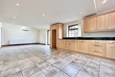 4 bedroom detached house to rent, Aberford Road, Stanley