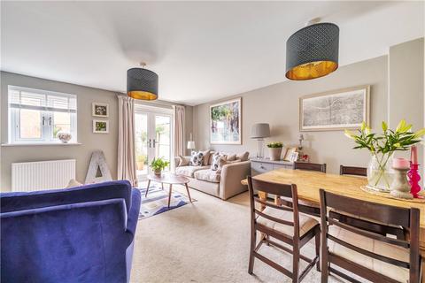 9 Catterick Way, Towcester, NN12 6NX
