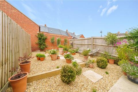 9 Catterick Way, Towcester, NN12 6NX