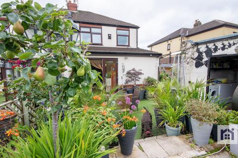 3 bedroom semi-detached house for sale, Sandringham Avenue, Leyland, PR25 4YH