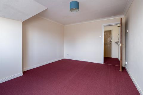 1 bedroom flat for sale, Ladbroke Road, Redhill, Surrey, RH1