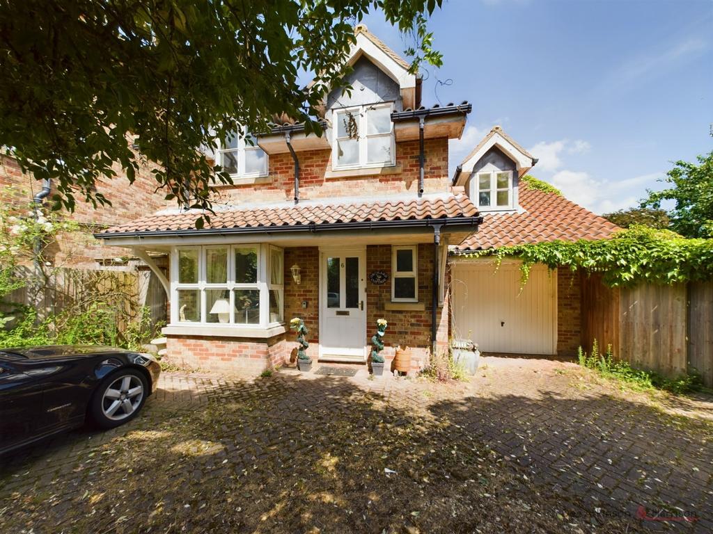 4 Bedroom Detached House   For Sale