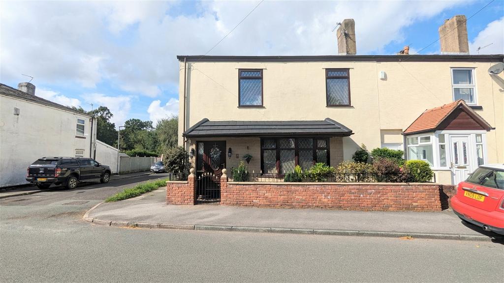 White Moss Road, Skelmersdale WN8 4 bed end of terrace house for sale £280,000