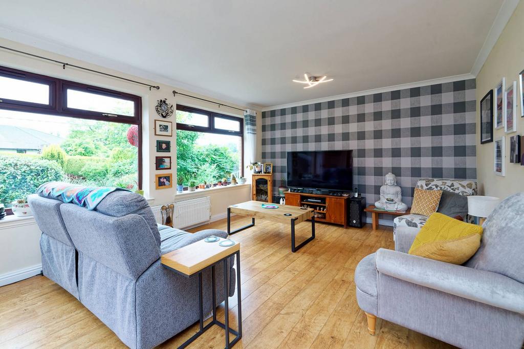 7 Castle Court, Castlecary, G68 0JL 3 bed bungalow for sale £264,995