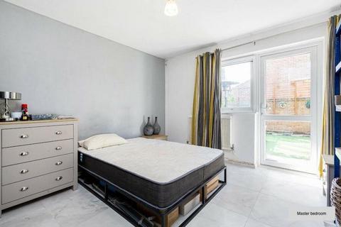1 bedroom ground floor flat for sale, Marlborough Close, London, SE17
