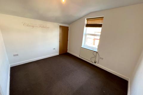 2 bedroom flat to rent, Grovehill Road, Beverley HU17