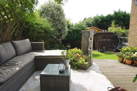 9 Tudor Close, Chessington, KT9 1BL