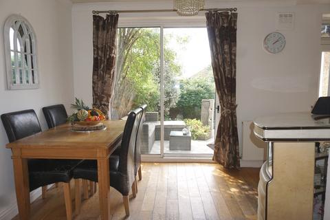 9 Tudor Close, Chessington, KT9 1BL