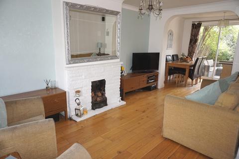 9 Tudor Close, Chessington, KT9 1BL