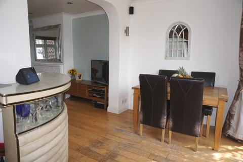 9 Tudor Close, Chessington, KT9 1BL