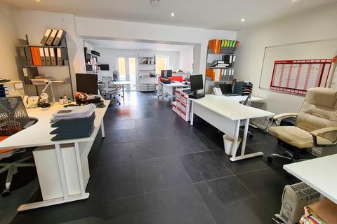 undefined, Colnbrook, Berkshire