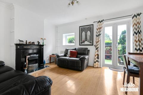 2 bedroom maisonette to rent, Frensham Drive, London, SW15