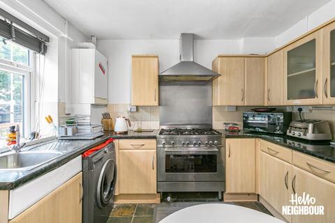 2 bedroom maisonette to rent, Frensham Drive, London, SW15