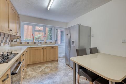 49 Batsford Close, Redditch, B98 7TF