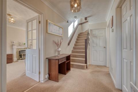 49 Batsford Close, Redditch, B98 7TF